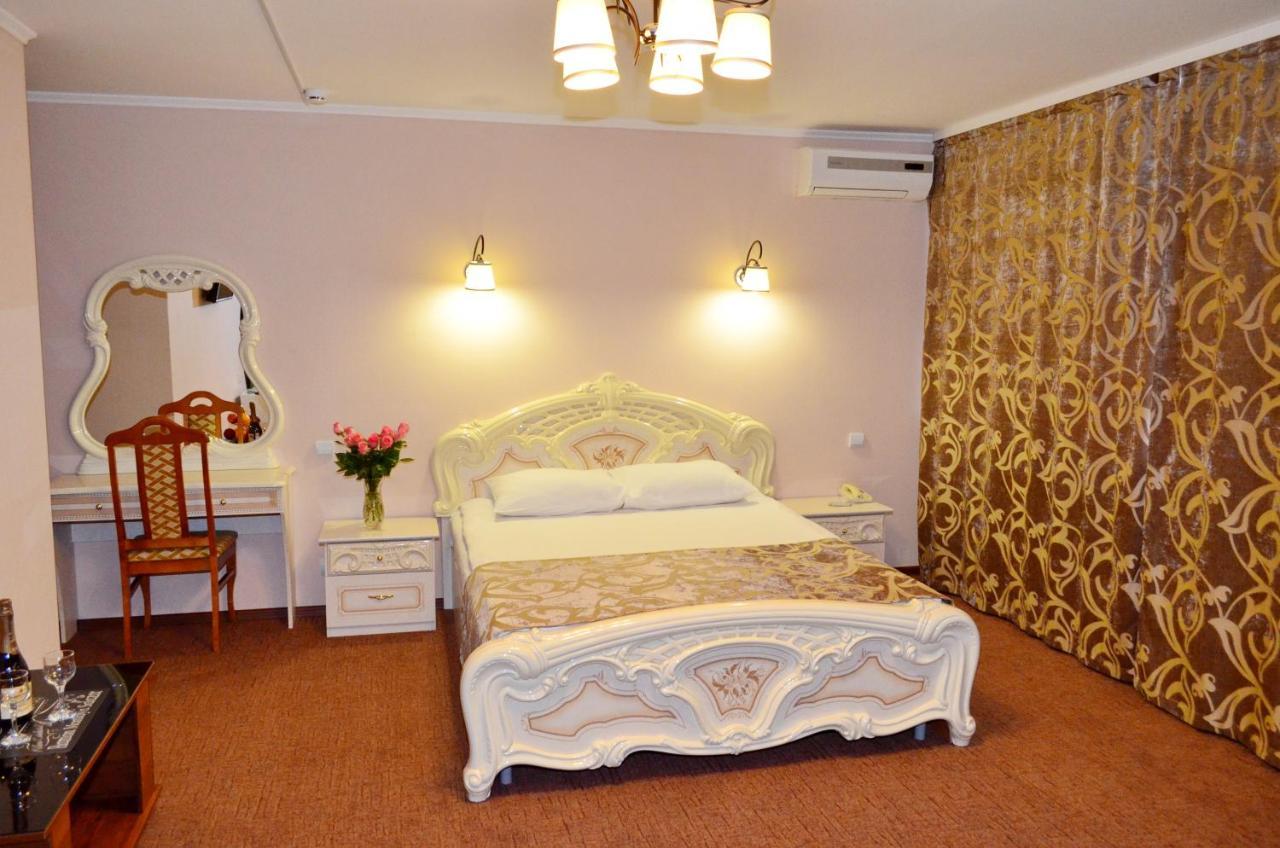 Molodezhnaya Hotel Omsk Extérieur photo